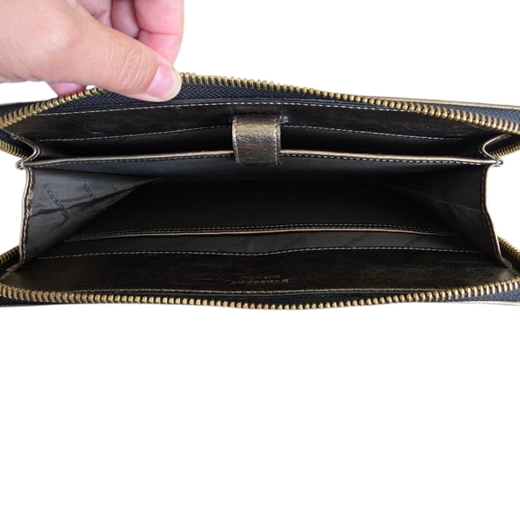 Burberry Meatllic Bronze Gold Check Iconic Tablet/Ipad Case Plaid - Picture 5 of 17